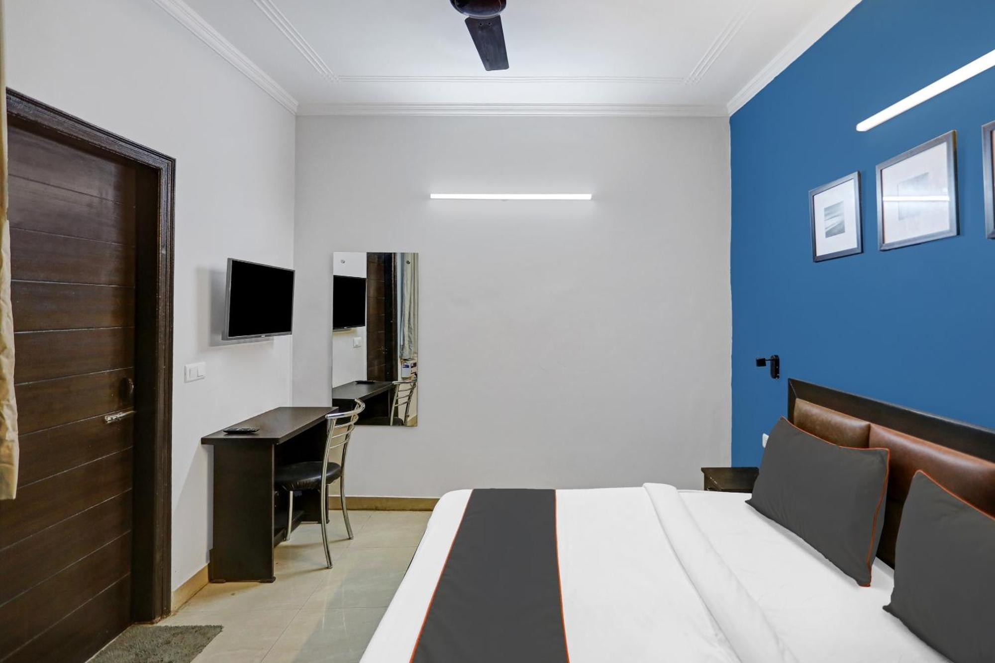 Hotel Collection O Agniv Residency Near Saket Metro