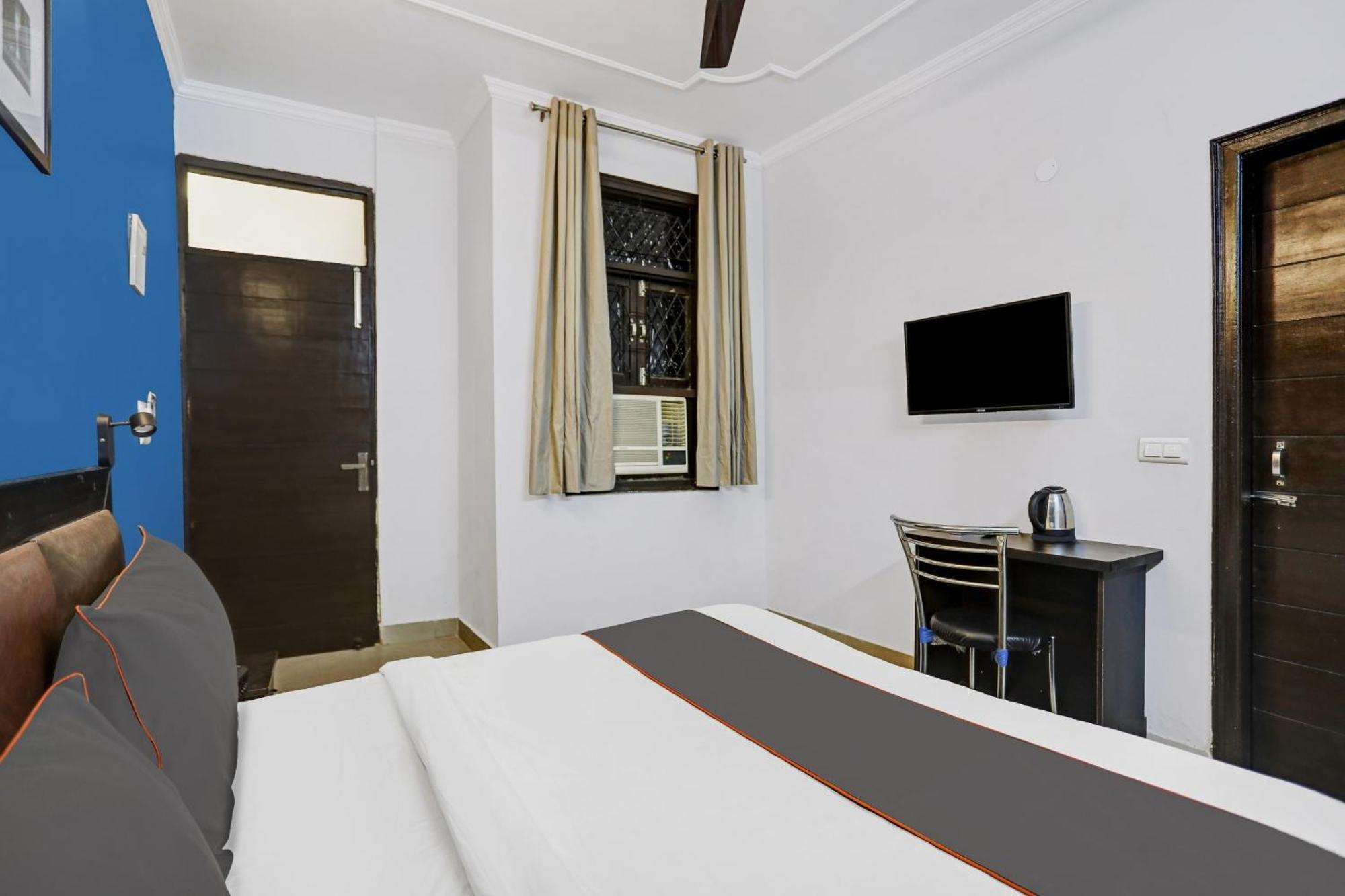 Collection O Agniv Residency Near Saket Metro 4*