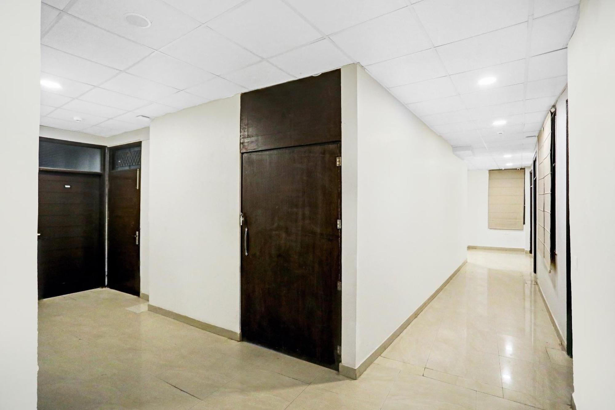 Collection O Agniv Residency Near Saket Metro Hotel 4*