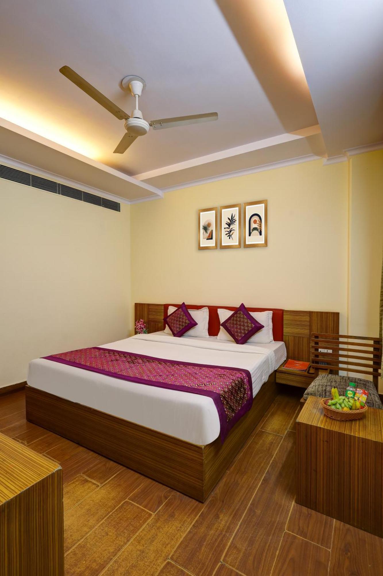 Hotel The Pearl- A Royal Residency New Delhi