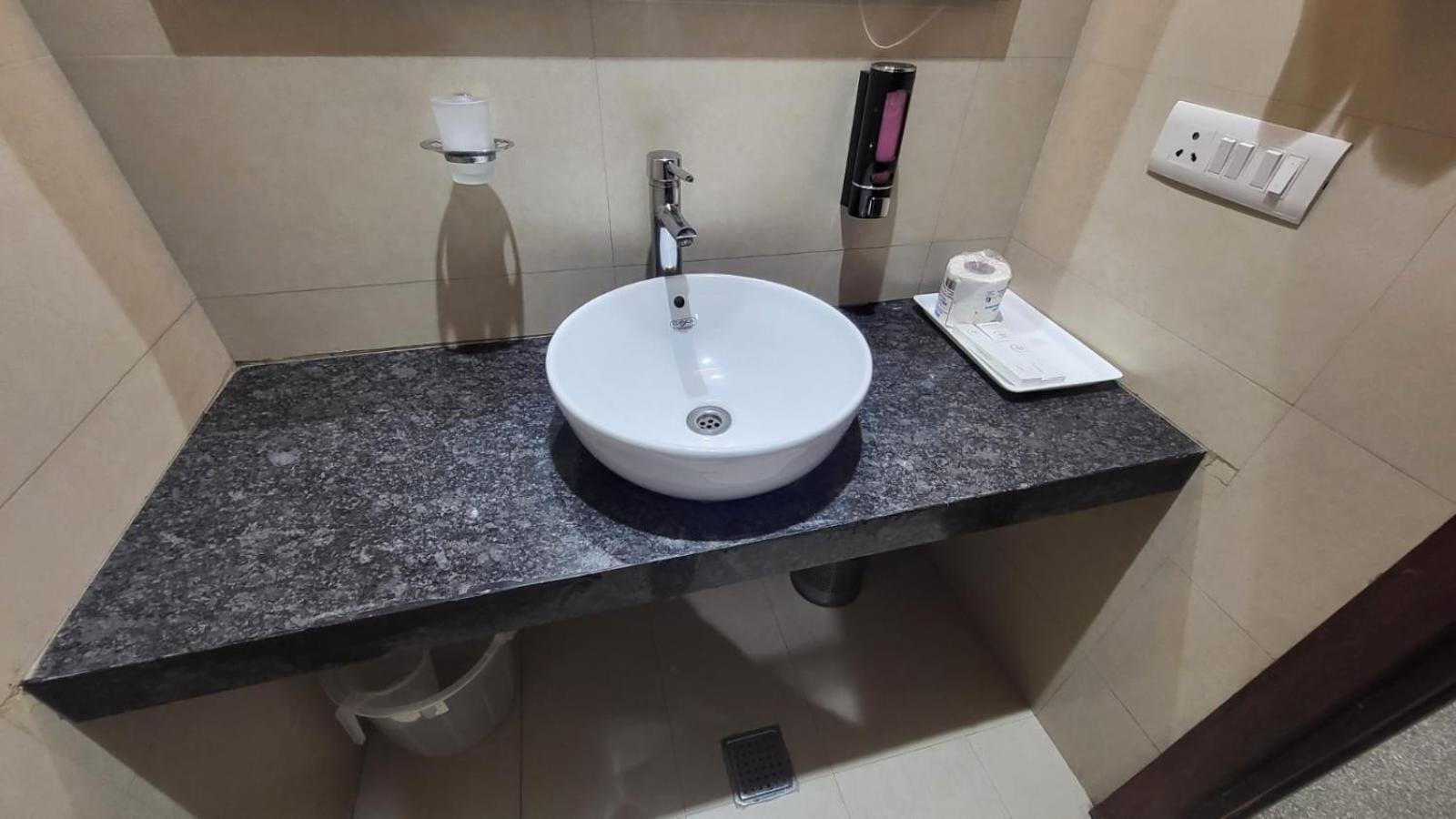 Uds Scandinavian - Next To Vfs New Delhi