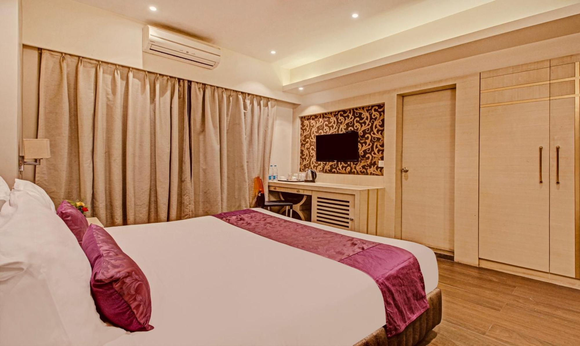 Tavish Near Delhi Airport 4*
