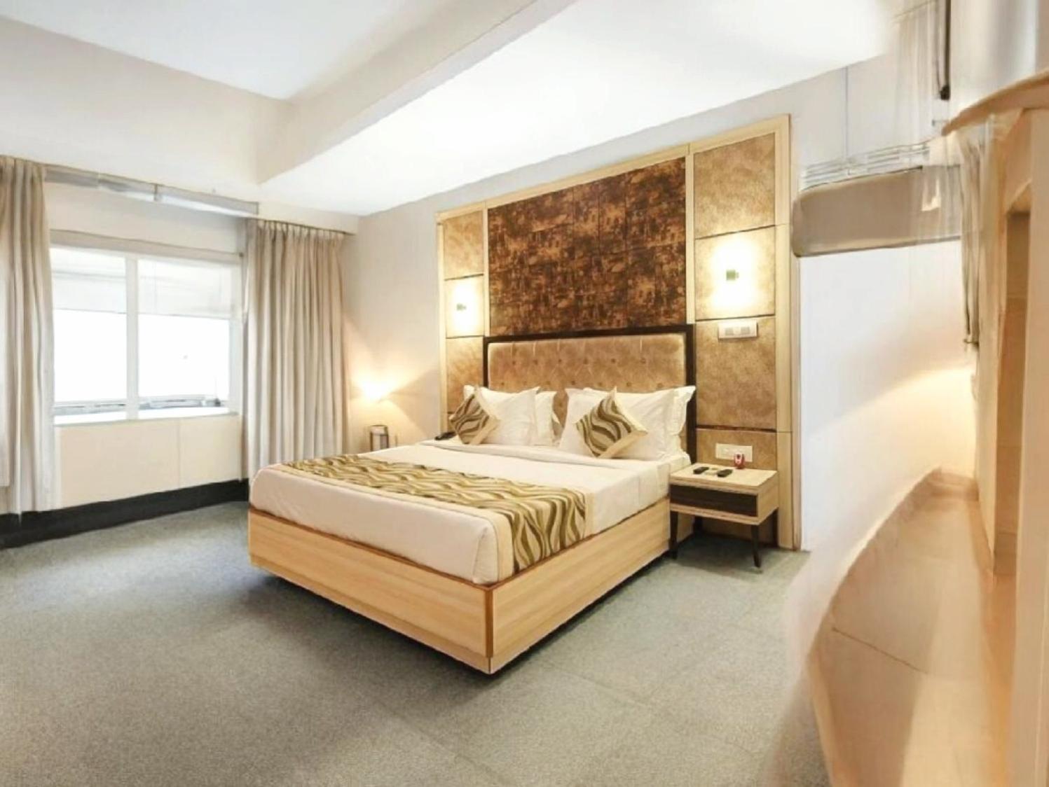 Hotel The Almora By Rs Global Near By Delhi International Airport With - Free Airport Drop Hotel *