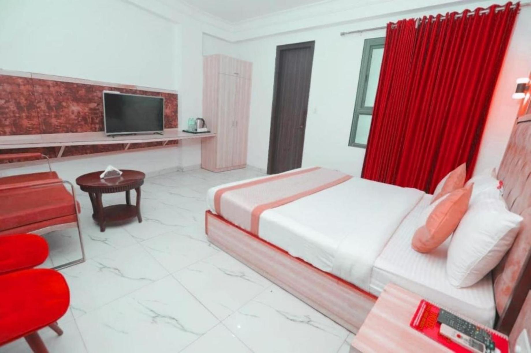 Hotel The Almora By Rs Global Near By Delhi International Airport With - Free Airport Drop Hotel