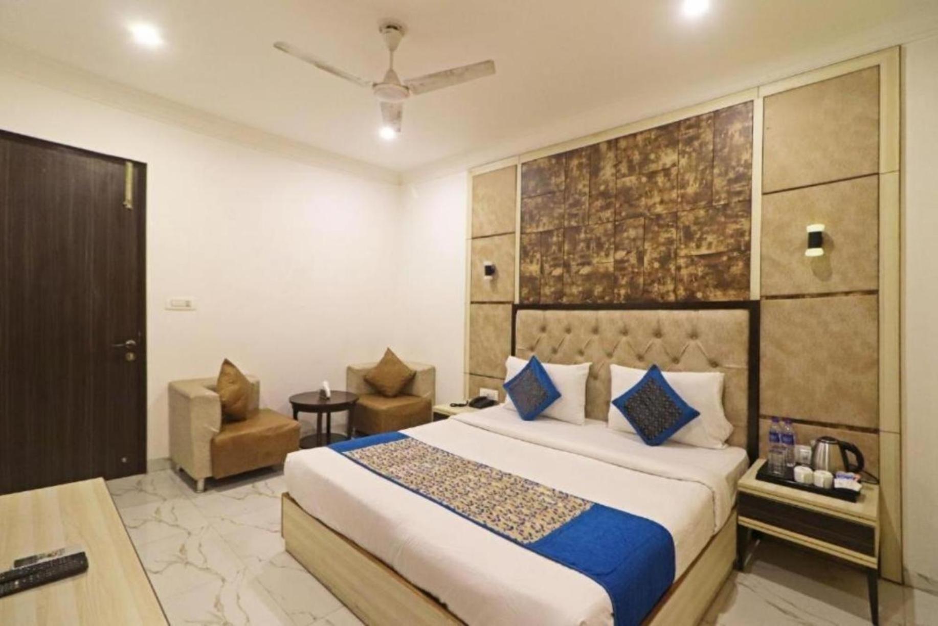 Hotel Hotel The Almora By Rs Global Near By Delhi International Airport With - Free Airport Drop *