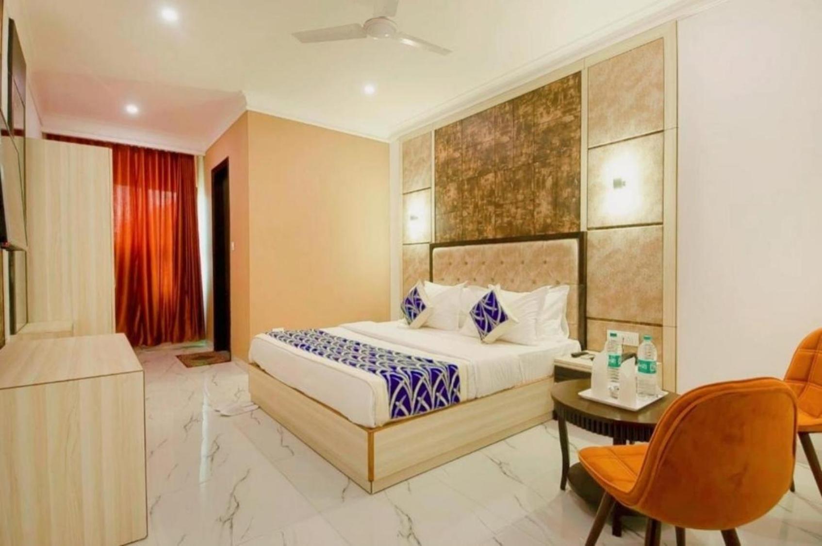 Hotel The Almora By Rs Global Near By Delhi International Airport With - Free Airport Drop Hotel