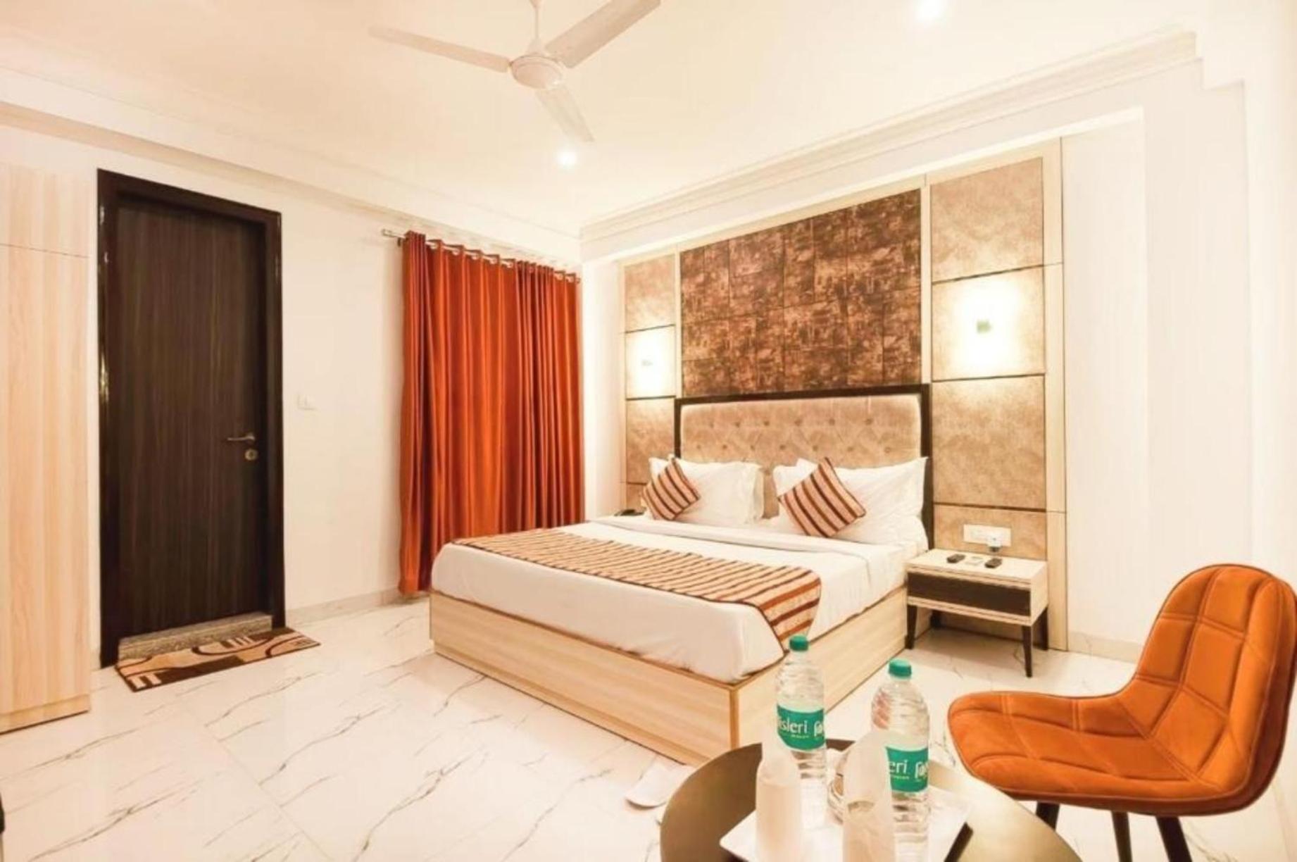 Hotel The Almora By Rs Global Near By Delhi International Airport With - Free Airport Drop *