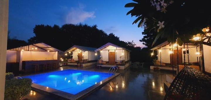 Luxury In Chhatarpur With Pool Villa