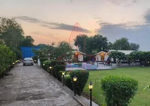 Villa Luxury In Chhatarpur With Pool *