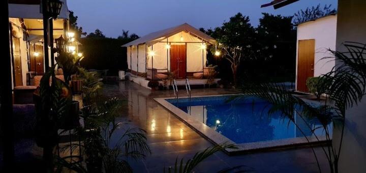 Luxury In Chhatarpur With Pool * New Delhi