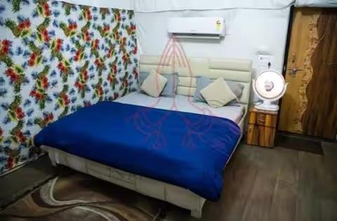 Luxury In Chhatarpur With Pool