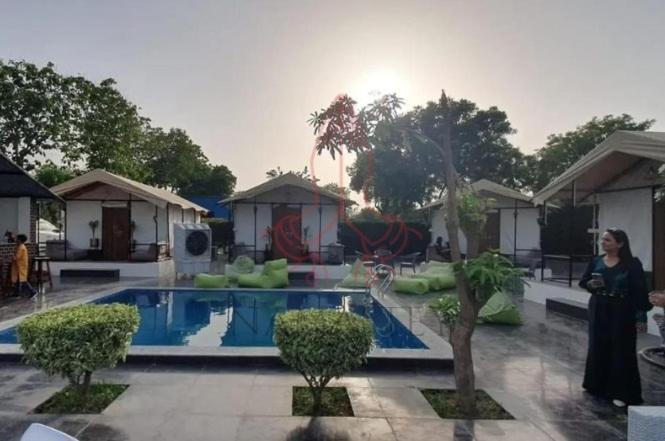 Luxury In Chhatarpur With Pool Villa