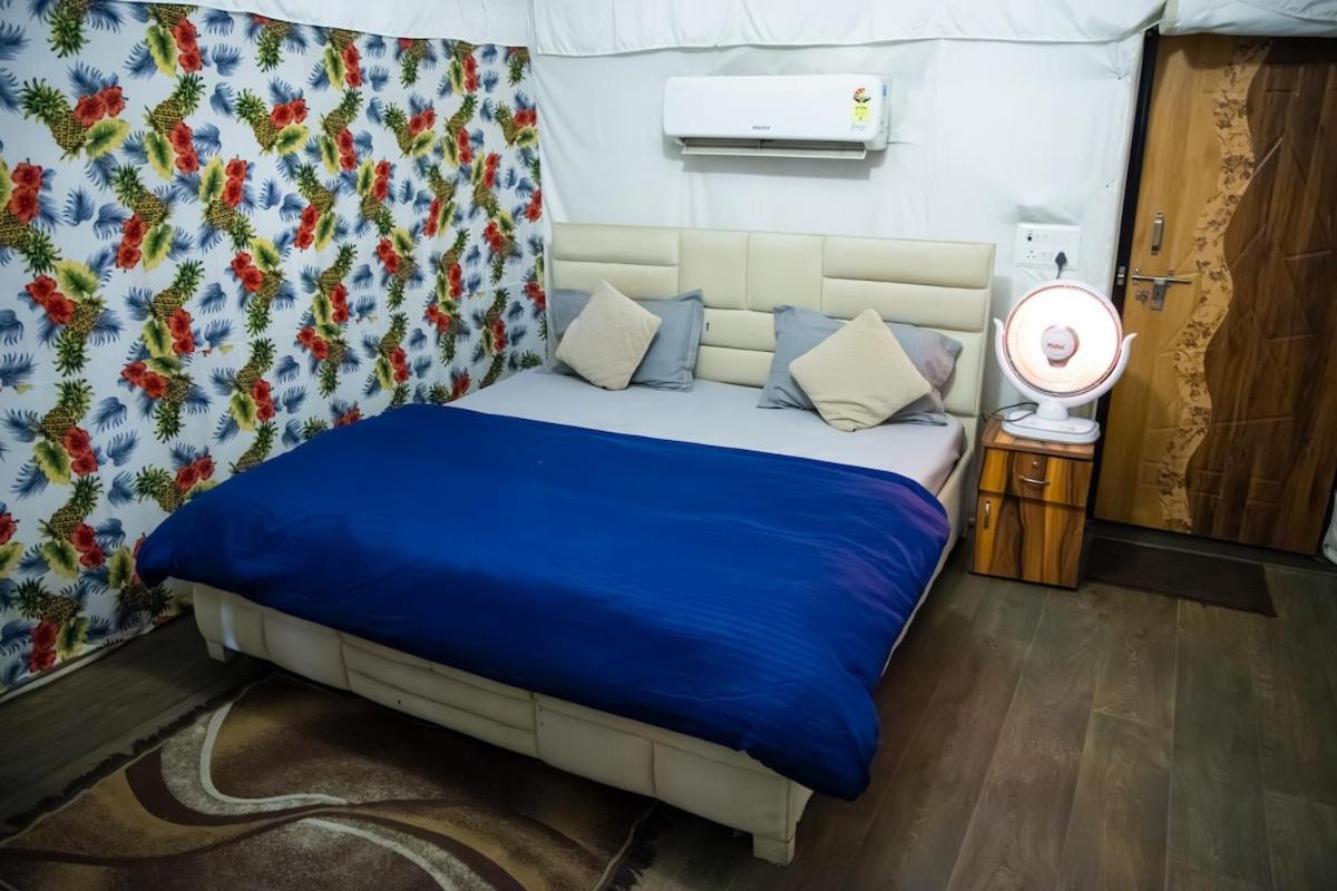 Luxury In Chhatarpur With Pool Villa