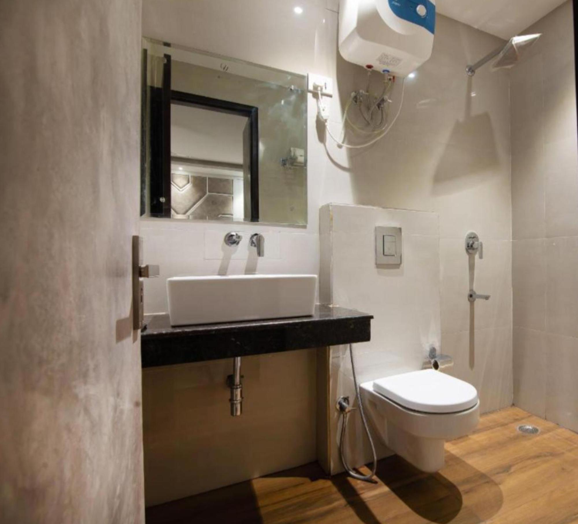 Happy Plaza- Near Delhi International Airport Pkicup Free 3* New Delhi