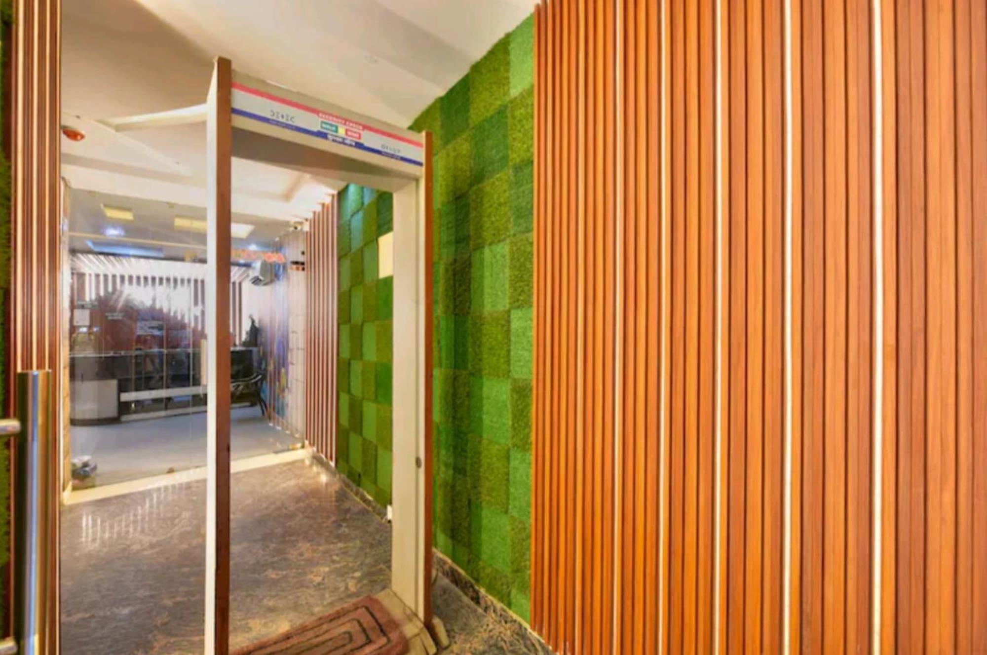 Happy Plaza- Near Delhi International Airport Pkicup Free Hotel New Delhi