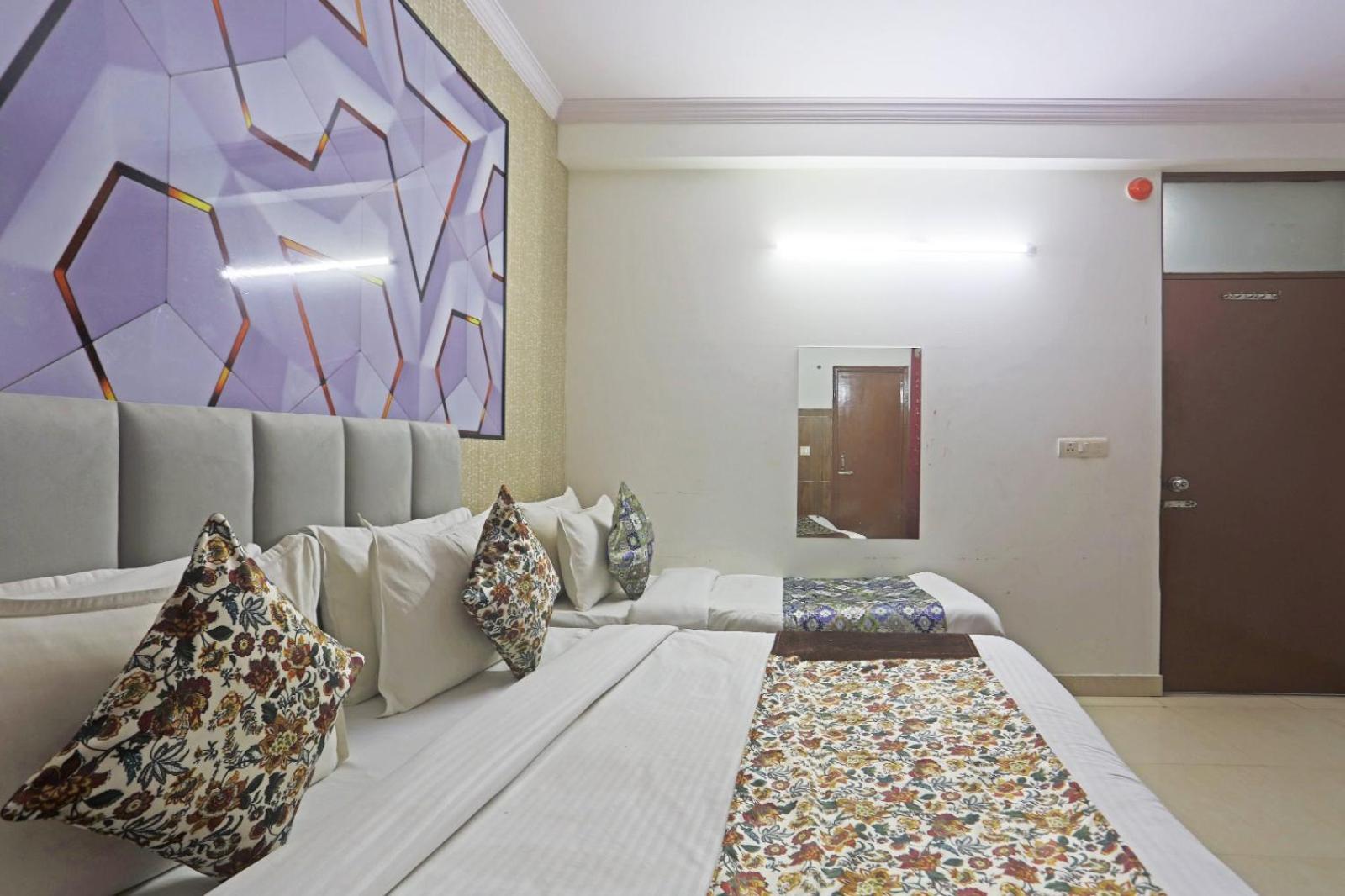 Happy Plaza- Near Delhi International Airport Pkicup Free Hotel