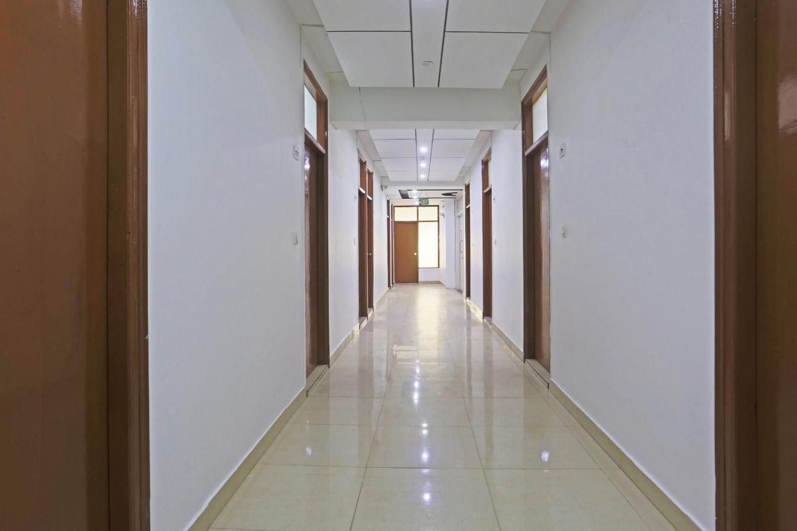 Happy Plaza- Near Delhi International Airport Pkicup Free 3*