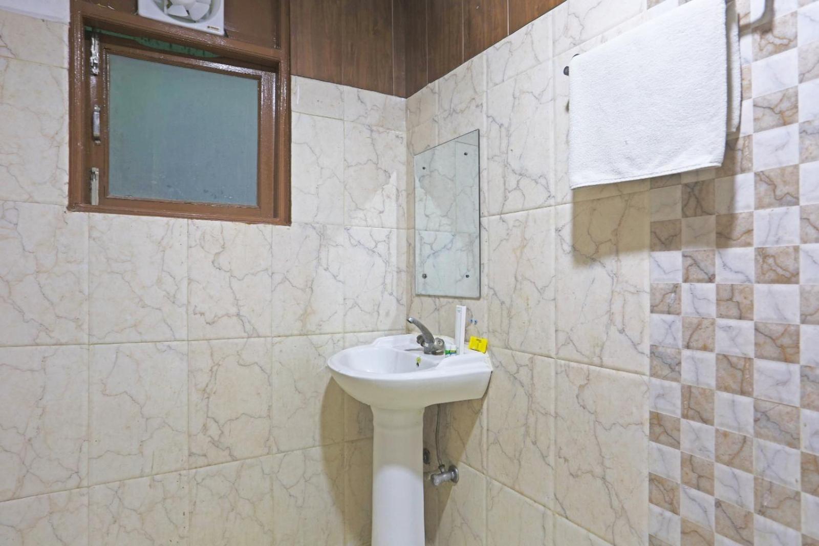 Happy Plaza- Near Delhi International Airport Pkicup Free 3* New Delhi