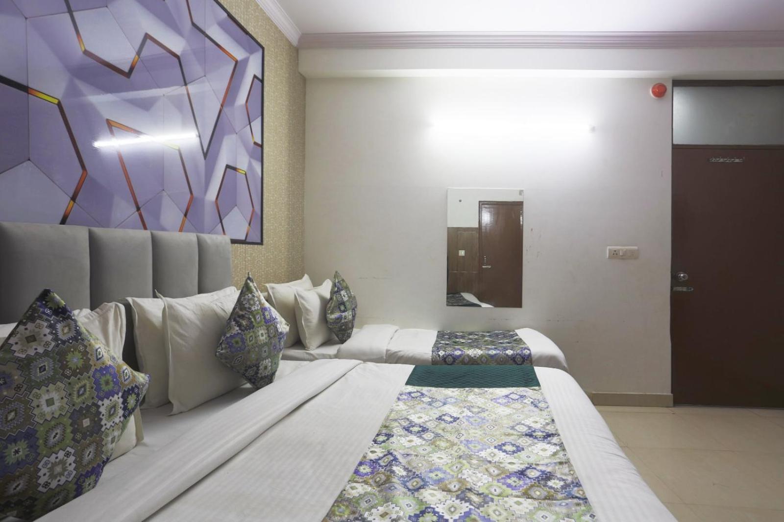 Happy Plaza- Near Delhi International Airport Pkicup Free Hotel 3*