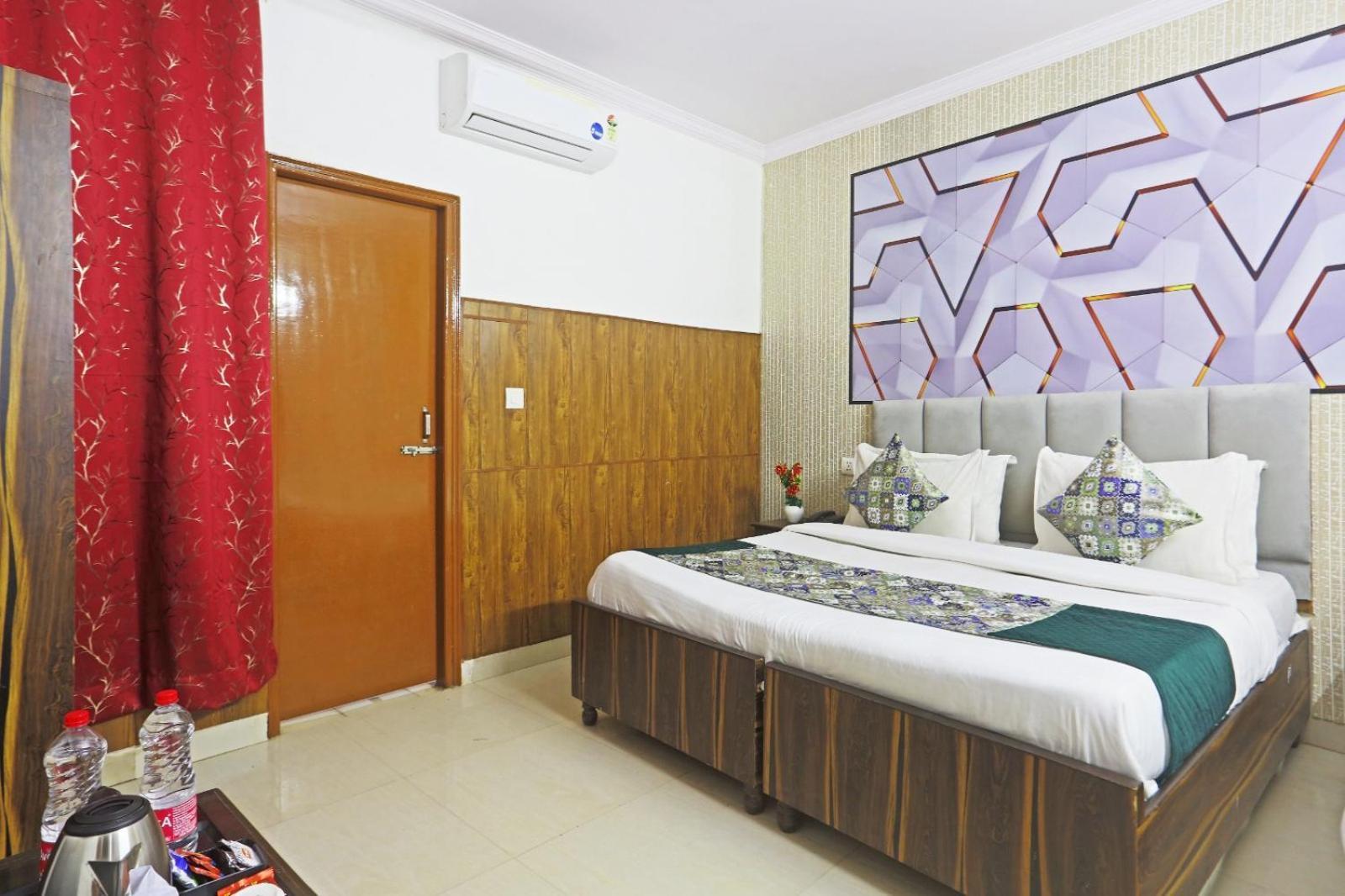 Hotel Happy Plaza- Near Delhi International Airport Pkicup Free New Delhi
