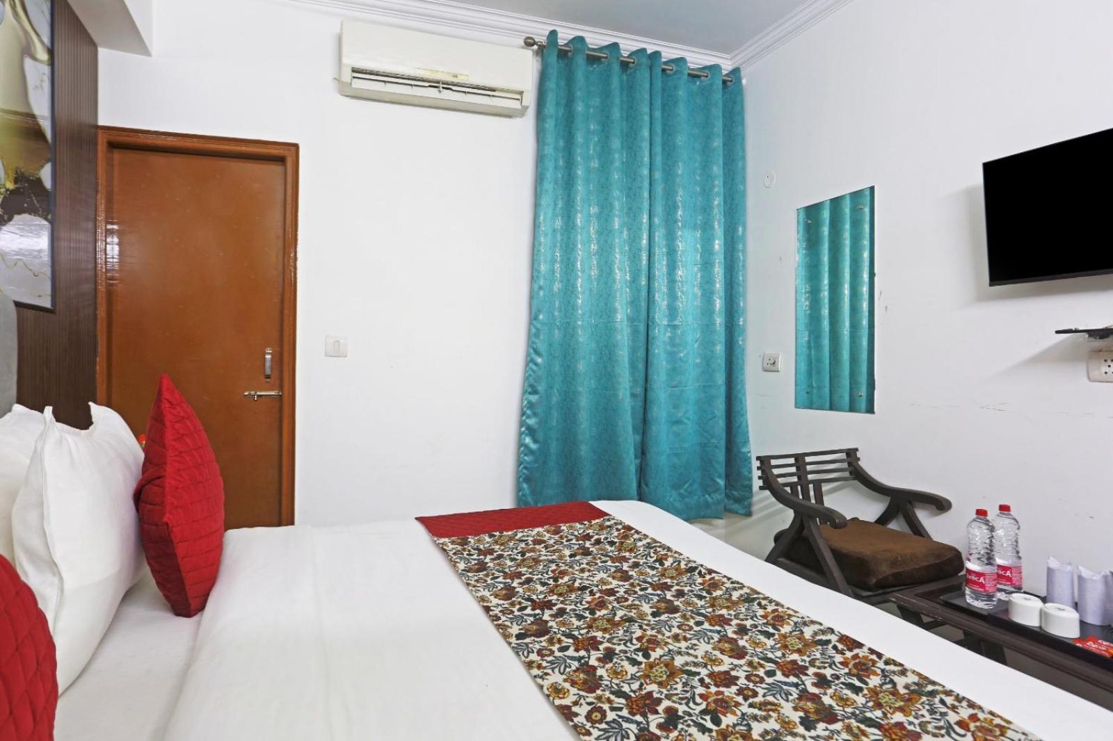 Happy Plaza- Near Delhi International Airport Pkicup Free Hotel