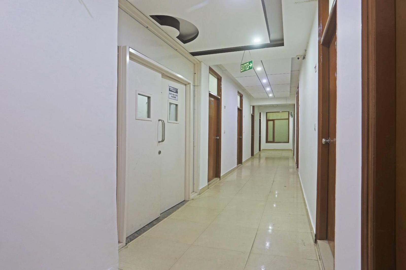 Hotel Happy Plaza- Near Delhi International Airport Pkicup Free
