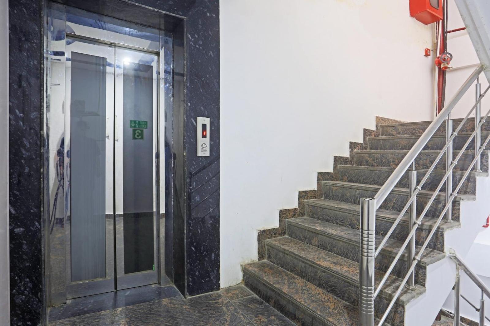 Hotel Happy Plaza- Near Delhi International Airport Pkicup Free 3*