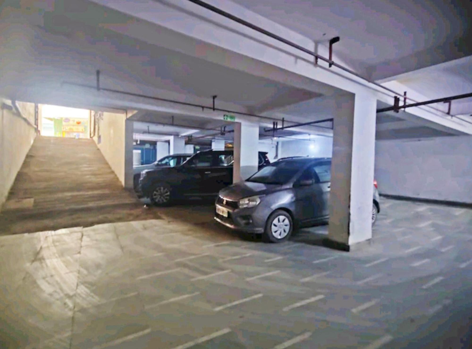 Happy Plaza- Near Delhi International Airport Pkicup Free New Delhi