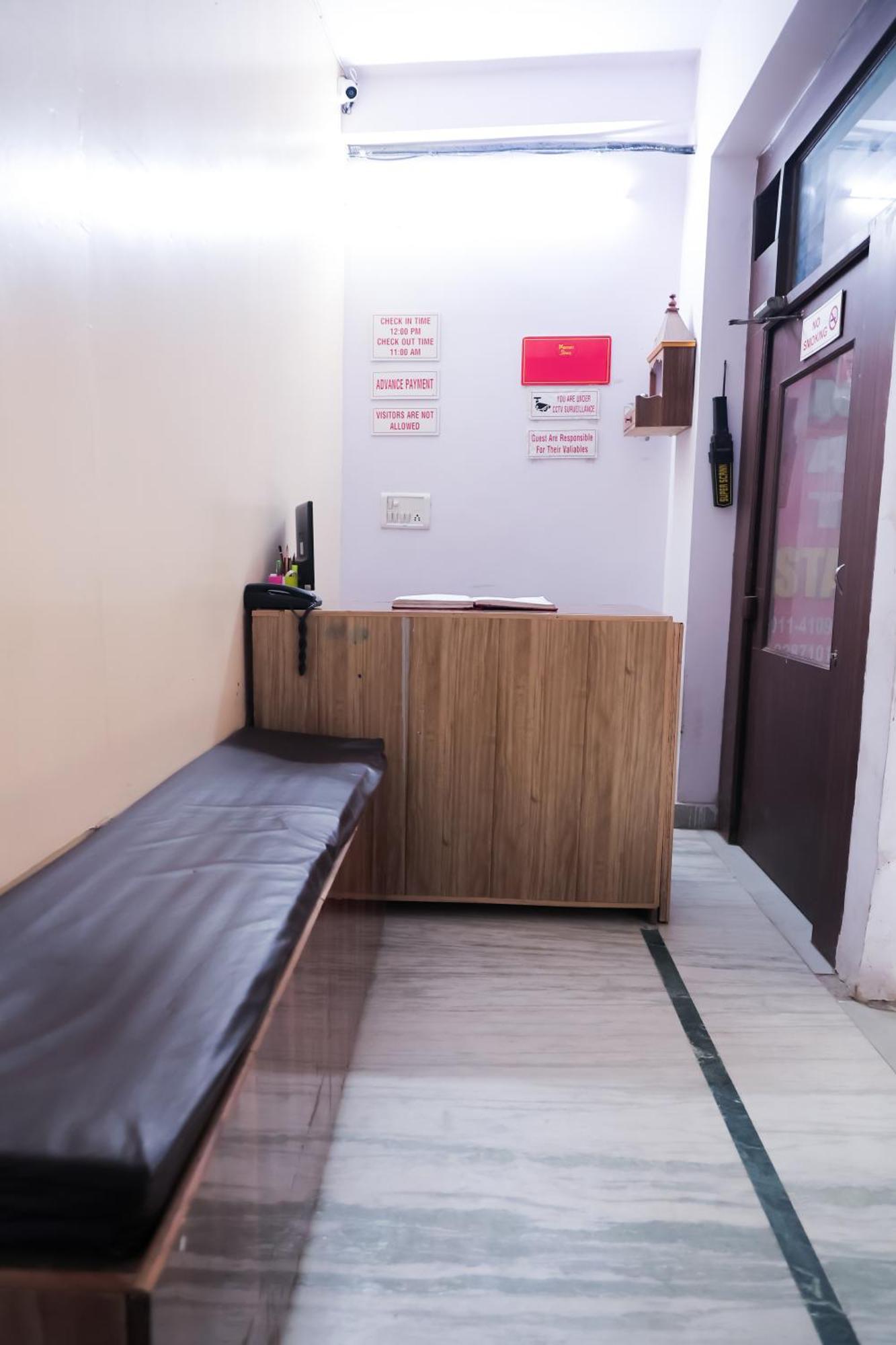 Deluxe In Malviya Nagar Hotel 3*