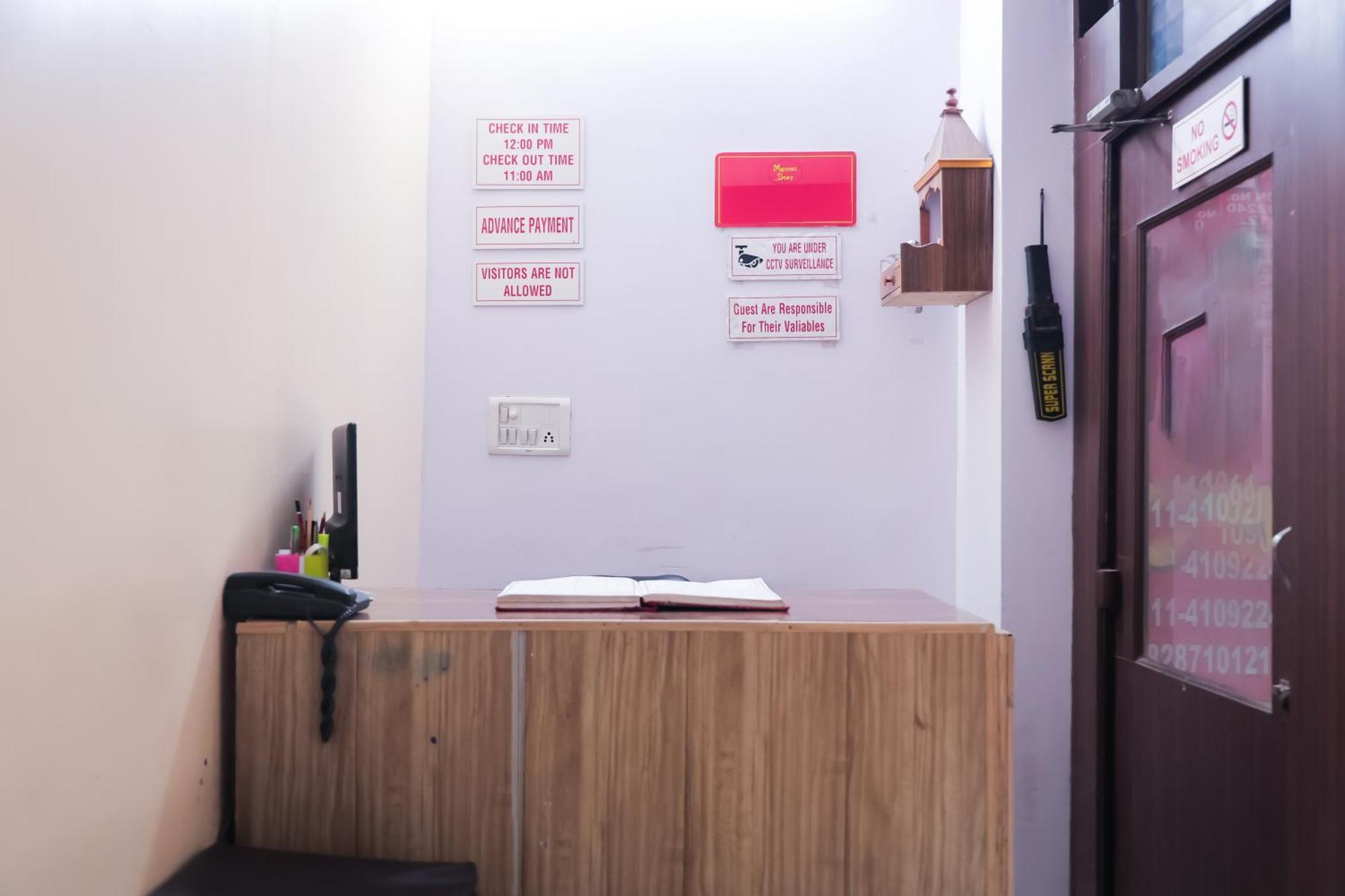 Hotel Deluxe In Malviya Nagar