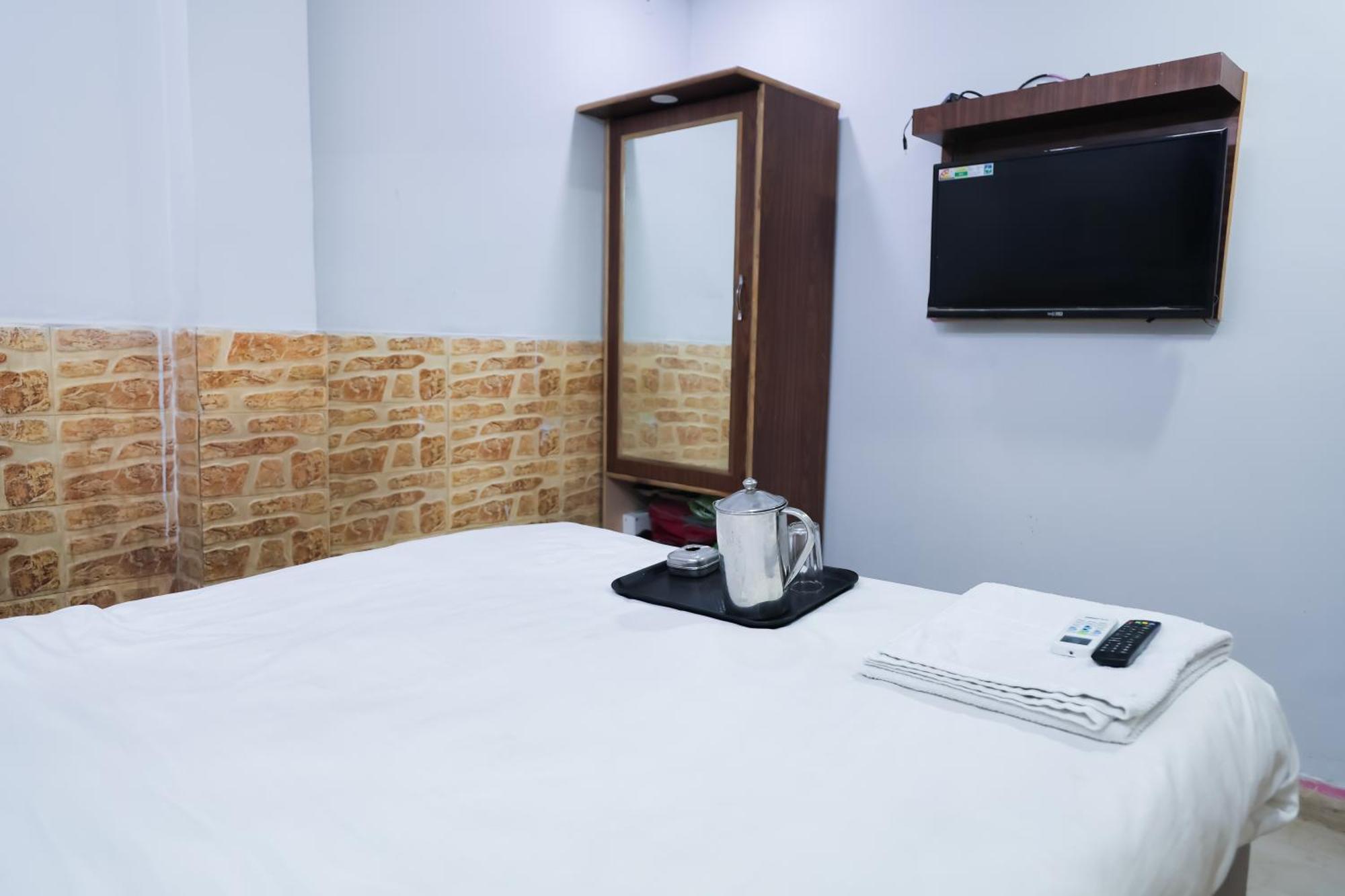 Deluxe In Malviya Nagar