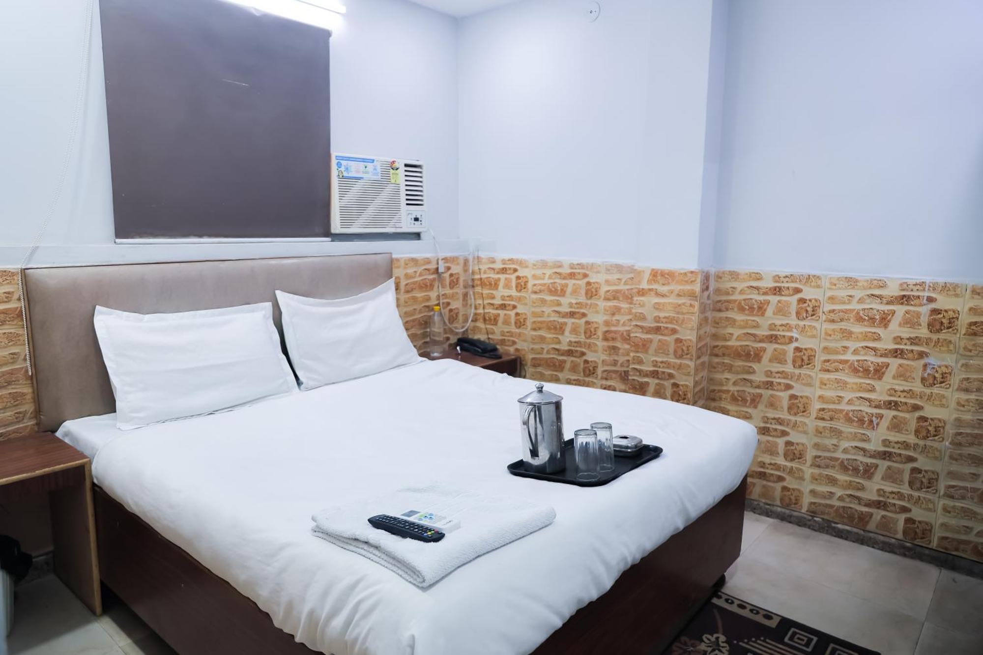 Hotel Deluxe In Malviya Nagar 3*