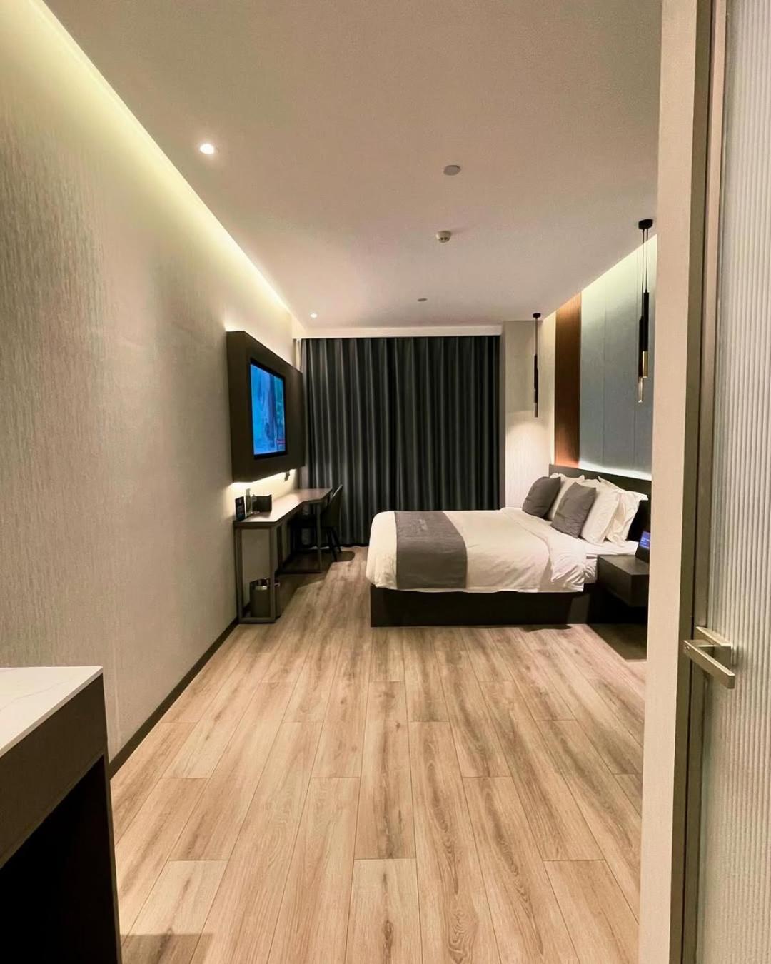 Hotel De Heaven Wood Near Igi Airport 4*