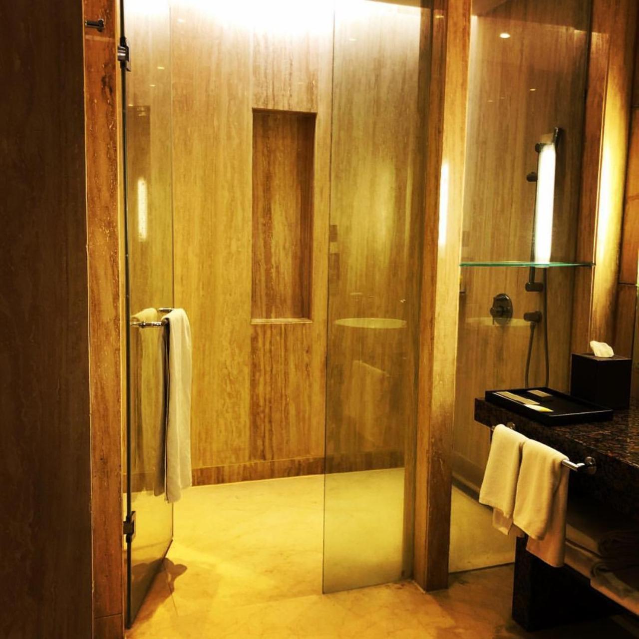 El De Empire Suite Near Delhi Airport New Delhi