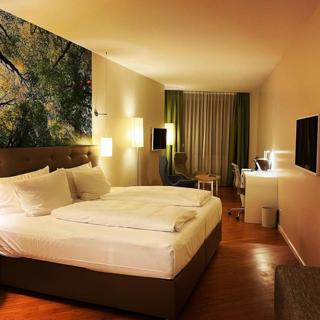Hotel El De Empire Suite Near Delhi Airport