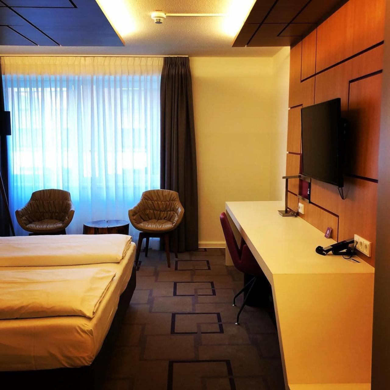 El De Empire Suite Near Delhi Airport Hotel 4*