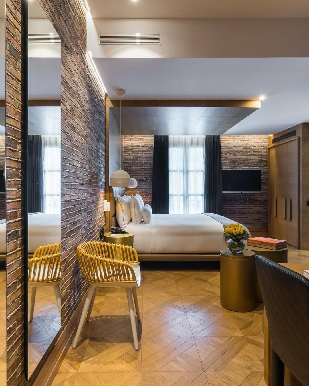 Hotel El De Empire Suite Near Delhi Airport