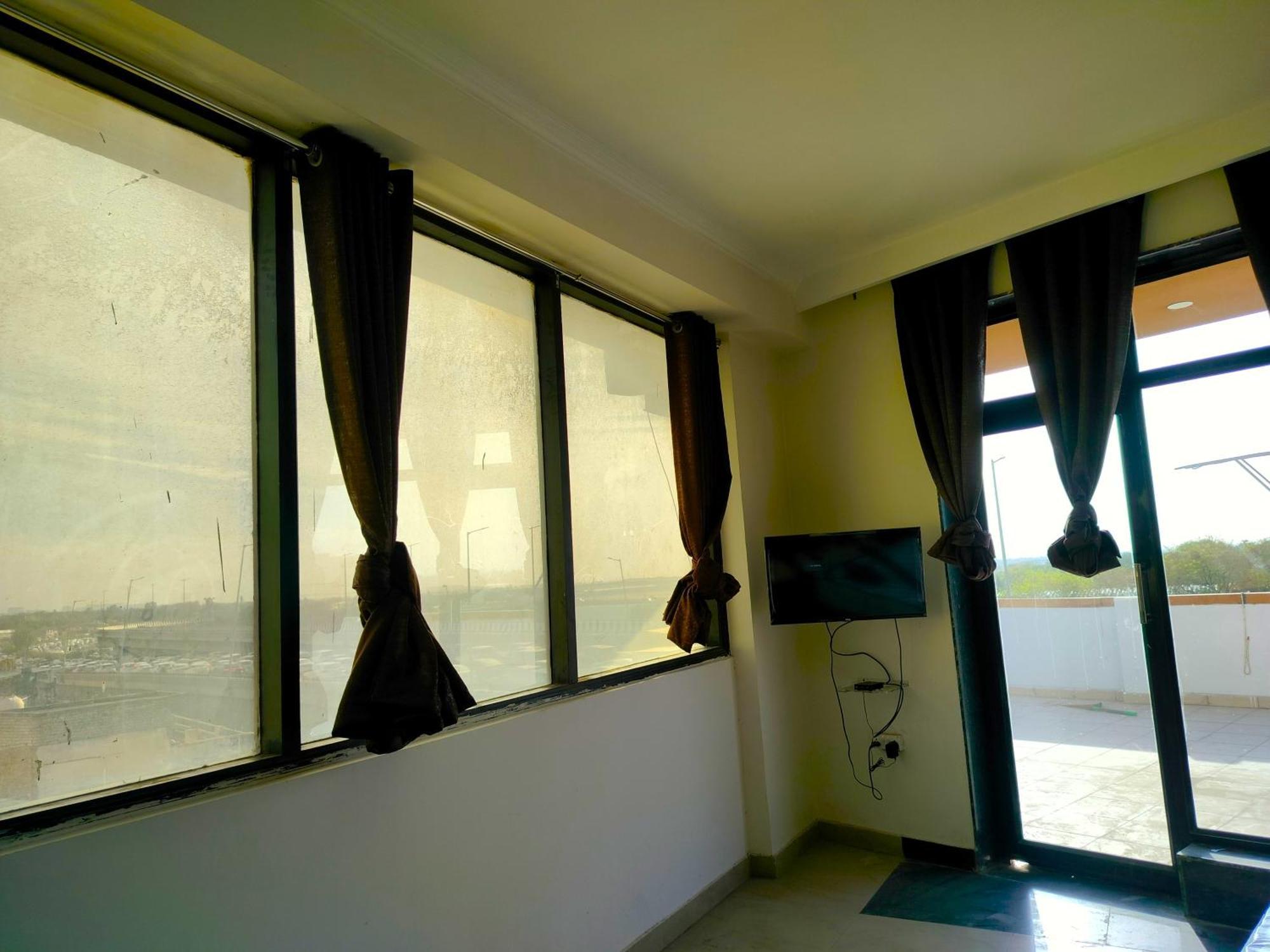 Jad Residency Airport Bed & Breakfast *