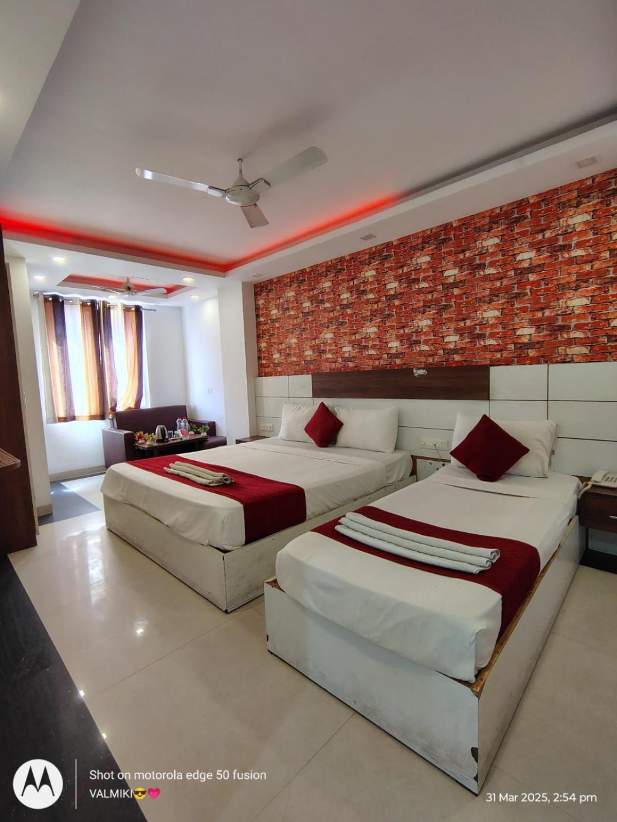 Hotel The White 3*