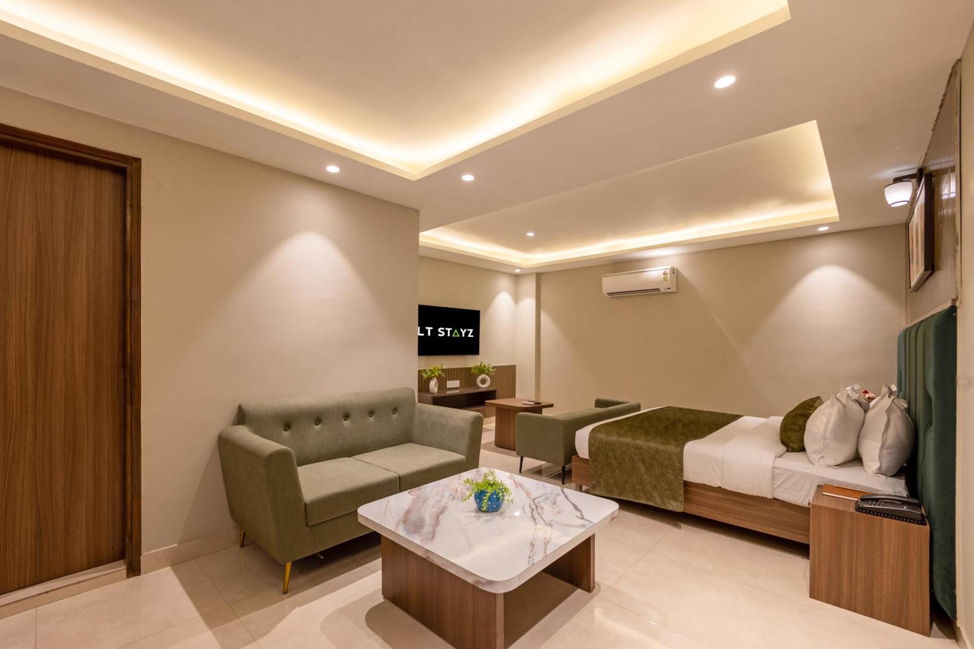 Saltstayz Premier - Paschim Vihar 4* New Delhi