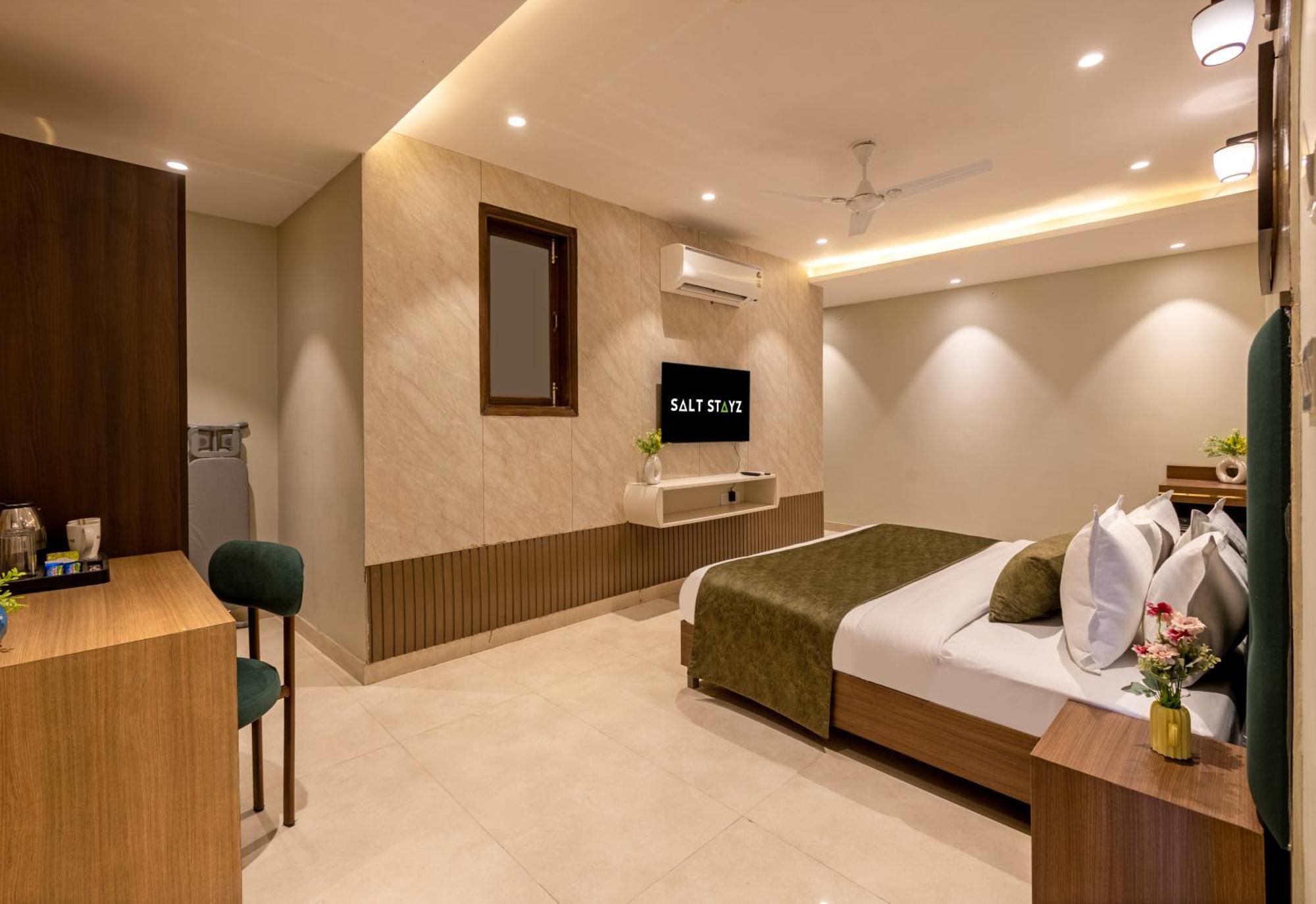 Hotel Saltstayz Premier - Paschim Vihar 4*