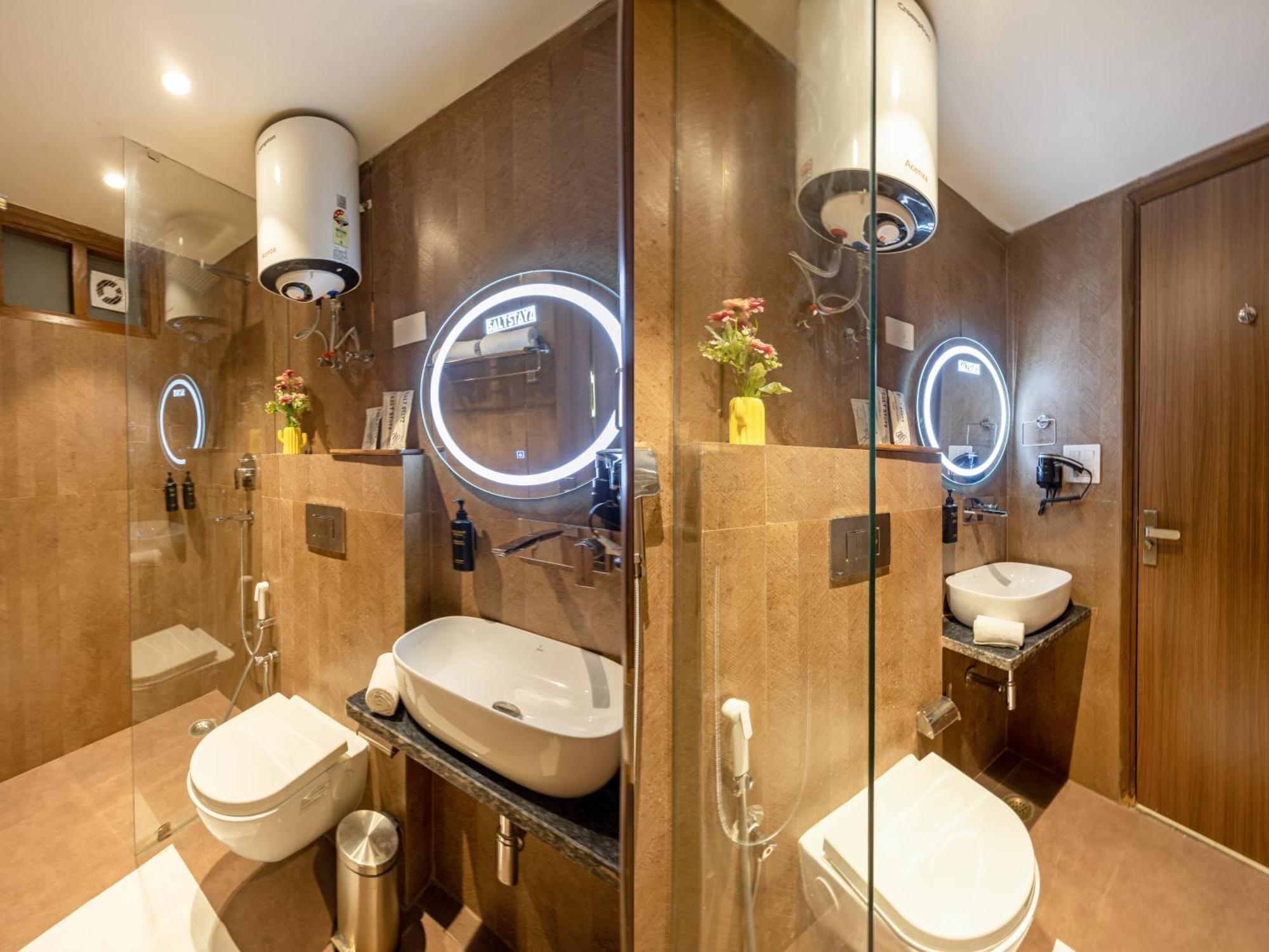 Saltstayz Premier - Paschim Vihar 4* New Delhi