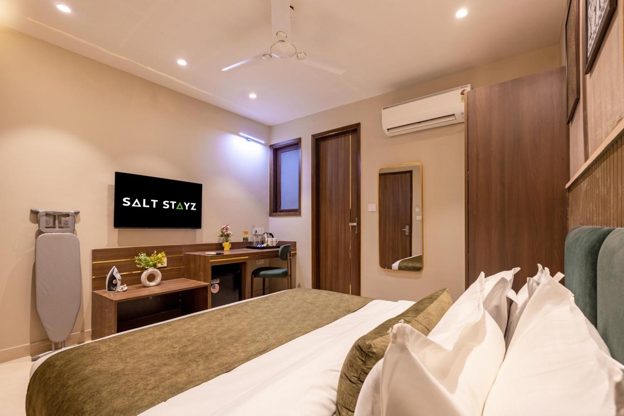 Saltstayz Premier - Paschim Vihar