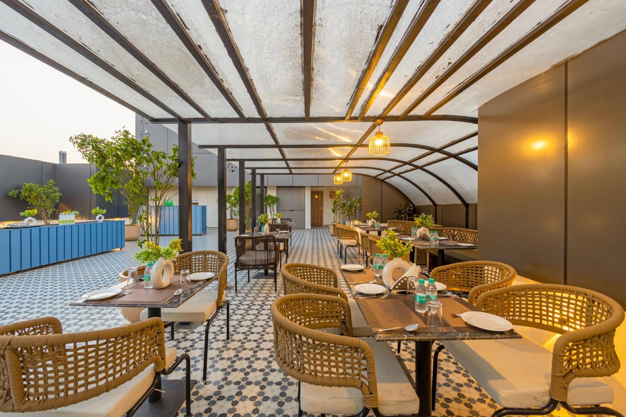 Saltstayz Premier - Paschim Vihar 4*