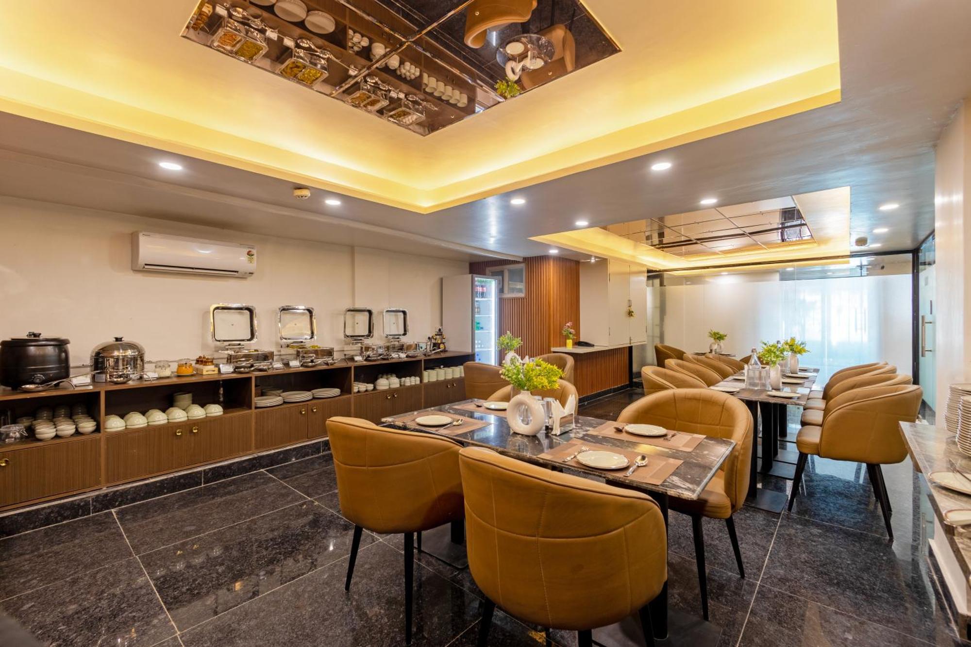 Saltstayz Premier - Paschim Vihar New Delhi