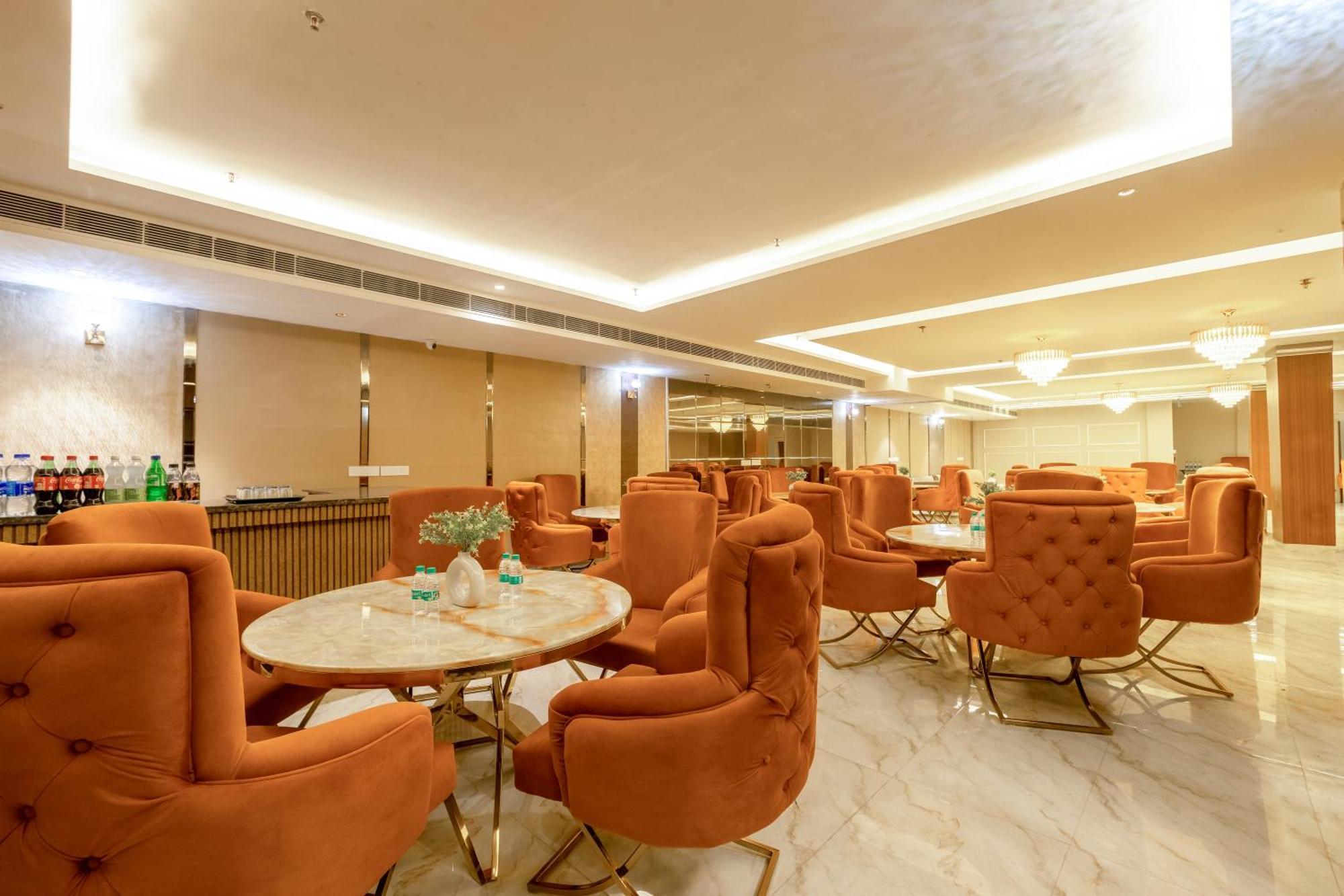 Saltstayz Premier - Paschim Vihar Hotel 4*
