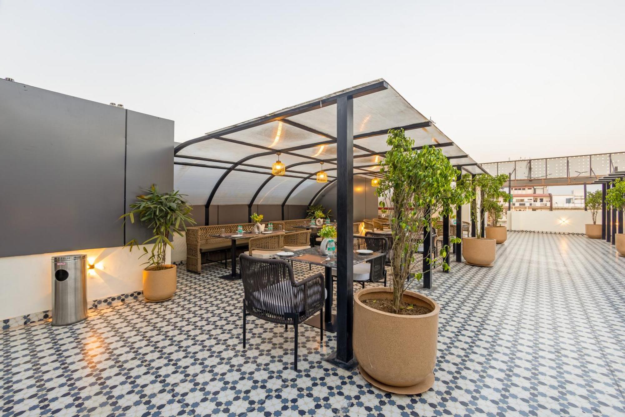 Hotel Saltstayz Premier - Paschim Vihar