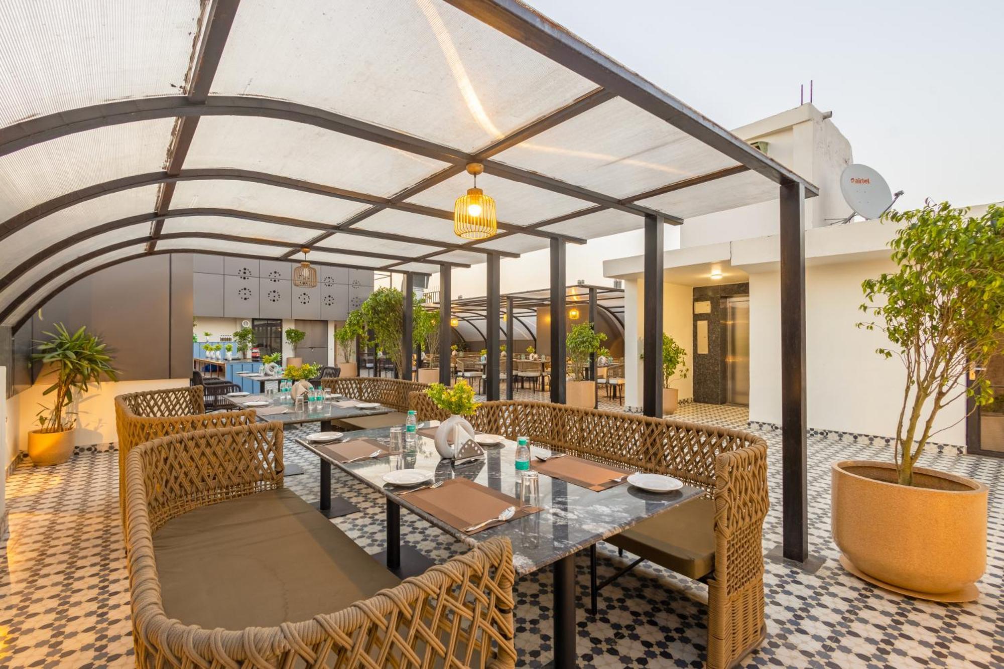 Saltstayz Premier - Paschim Vihar New Delhi