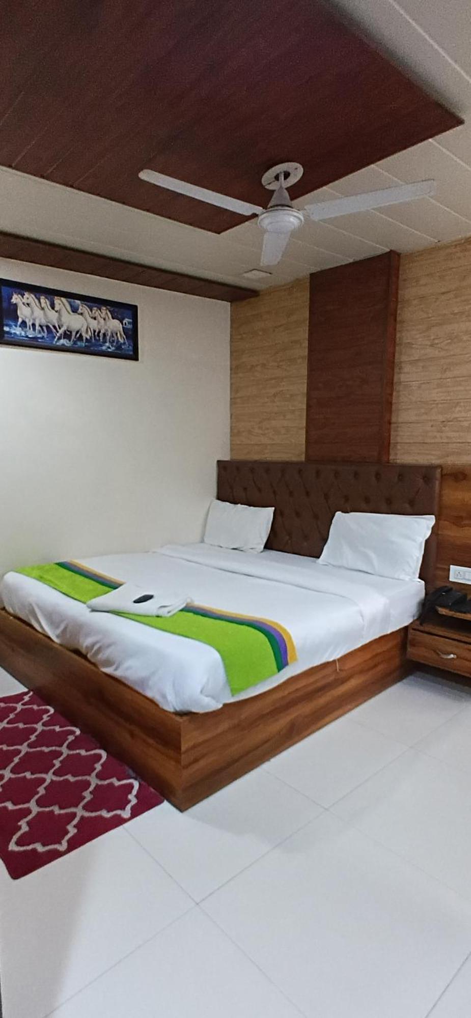 Hotel The Caves Plaza Near Igi Airport Delhi