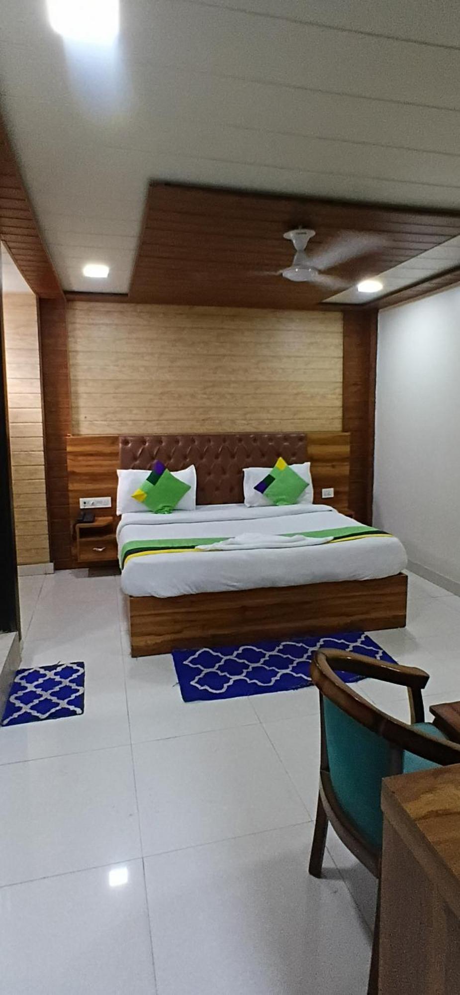 The Caves Plaza Near Igi Airport Delhi Hotel 4*